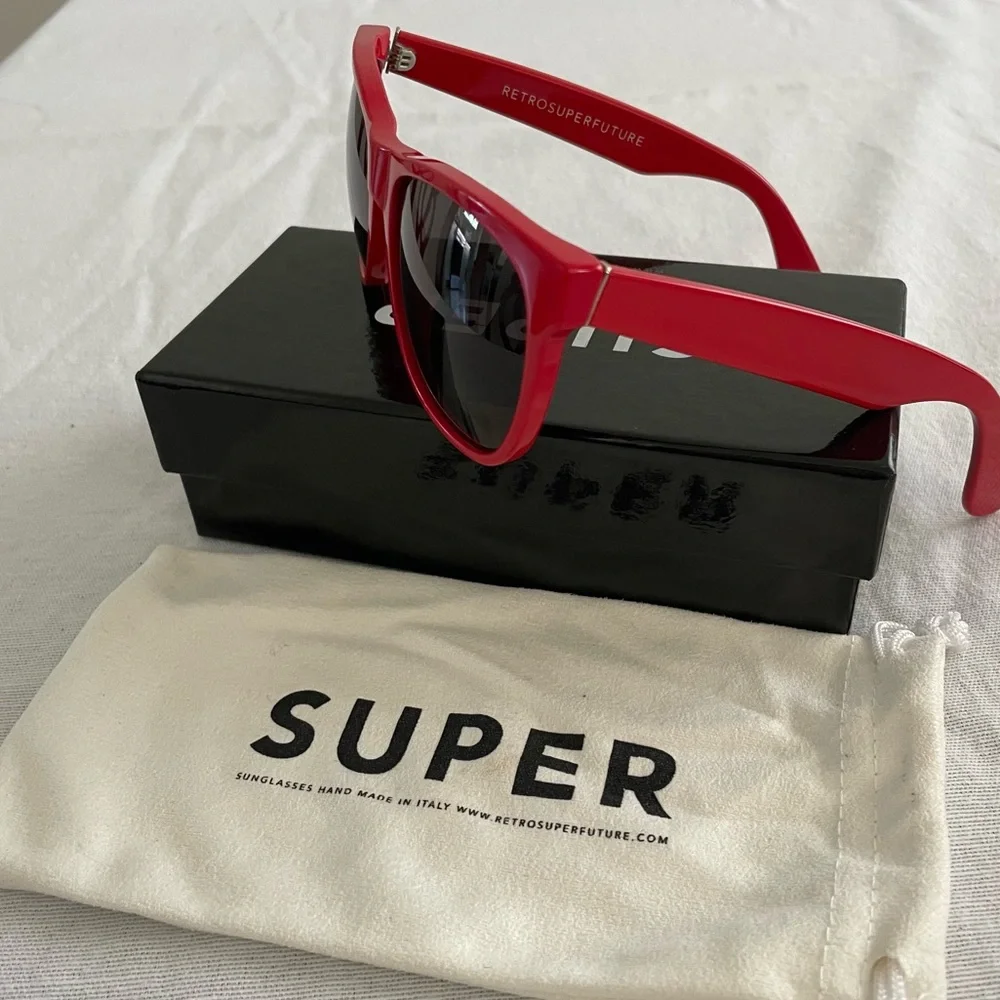 Red sunglasses - Picture 4 of 6